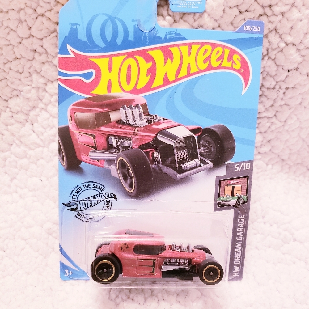 Hot Cool Red Wheels Mod Rod. NWT.